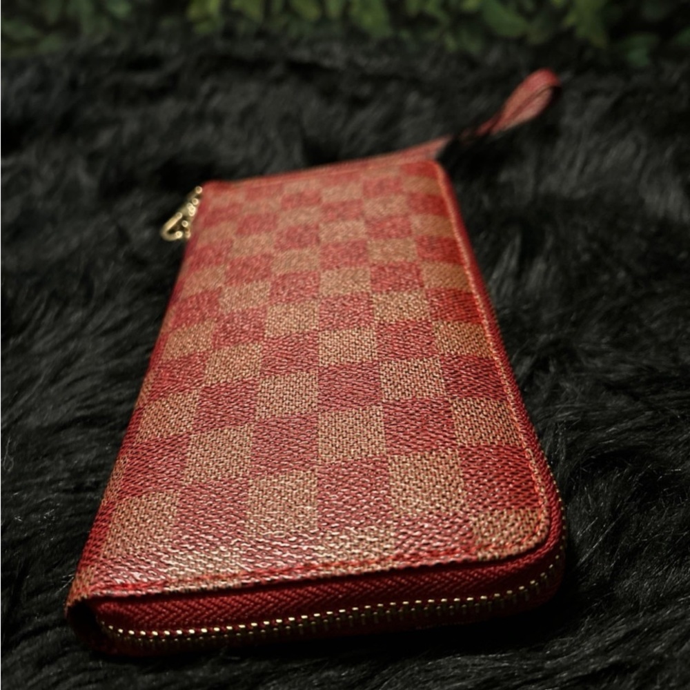 RITA Messi Checkered Zip Around Wristlet NWT
